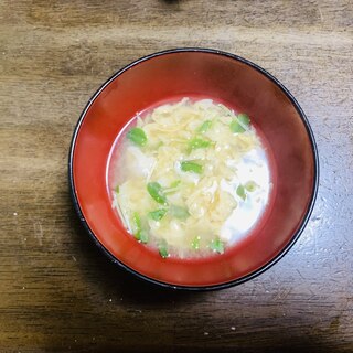 味噌汁レシピ　豆苗と卵の味噌汁